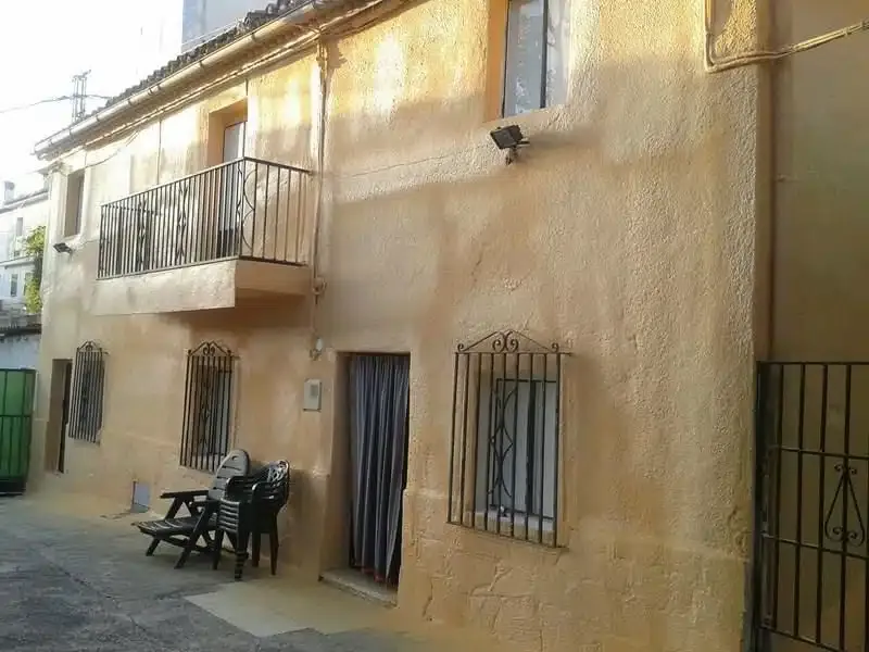 Proyeccién de poliuretano con pintura de caucho